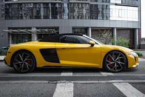 Audi R8 V10 Performance Spyder RWD 2023 d'occasion, 13 000 miles, V10 de 562 ch, jaune Vegas, non modifiée - Product Image 2