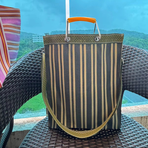 กระเป๋าโท้ทผ้าไนลอนลายขวางเป็นมิตรกับสิ่งแวดล้อมหูหิ้วโลหะวัสดุรีไซเคิลทำจากไนลอนรีไซเคิล - Product Image 1