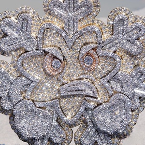 Colgante de Medallón de Diamante Moissanita Redondo Grande de Oro 14Kt con Colgante Personalizado de Plata Esterlina Baguettes - Product Image 2