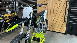 Profitez du nouveau 2024-2025 Pour-<span class=keywords><strong>Triumph</strong></span> TF 250-X Racing/Jaune/Noir/Blanc Nouvelle moto de <span class=keywords><strong>motocross</strong></span> prête à être expédiée dans le monde entier - Product Image 2