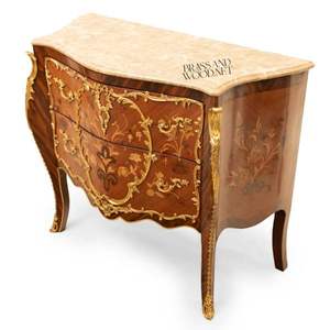 Commode classique en bois avec plateau en marbre, incrustations florales, corps incurvé, ornements en laiton, style antique français - Product Image 4