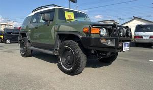 Used FJ Cruiser SUV 4x4 R20 Tires Metal Roof Rack Left Steering Gas Petrol 4 Seats Dark Interior Halogen Headlights For Sale - Product Image 2
