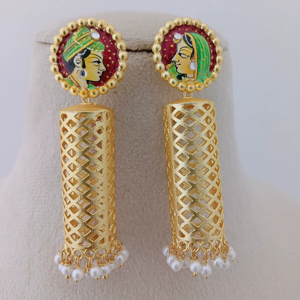 Juego de pendientes de gota Jali de aleación dorada personalizables de Royal Raga, latón pesado con esmalte, perlas de imitación pintadas a mano, producto a granel - Product Image 1