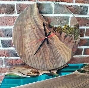 Horloge murale fabriquée à la main pour le bureau à domicile et les hôtels à bas prix Horloge murale exclusive en bois de rivière en résine époxy verte fabriquée à la main - Product Image 2