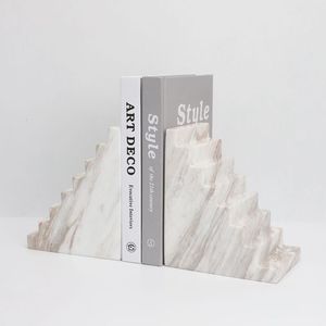 Porte-livres pyramidaux en marbre Art Déco élégants TCE pour la maison, le bureau et l'organisation moderne des bibliothèques, fabriqués à la main - Product Image 6