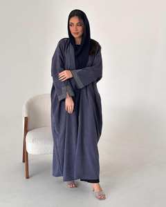 Vente en gros Abaya en satin de luxe personnalisée pour femmes vêtements islamiques de haute qualité manches à volants conception libre pour les petites musulmanes de Dubaï - Product Image 1