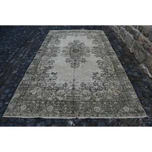 พรมตุรกีโบราณสีเบจและสีเทา5ft 9in x 7ft 4in ถักแบบคลาสสิคแบนสำหรับตกแต่งห้องนั่งเล่นสำหรับห้องโถง - Product Image 1