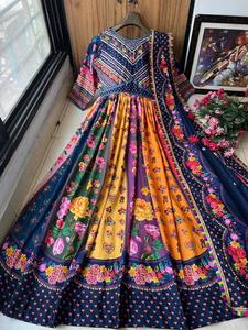 Nueva Colección de Vestidos Anarkali de Algodón Muselina con Estampado Digital y Bonito Diseño para Fiestas, con Dupatta con Borde de Encaje Estampado - Product Image 4