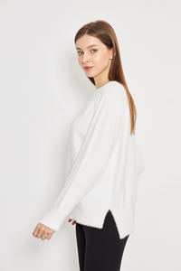 Suéter de punto extragrande suave peludo con cuello redondo para mujer - Product Image 3