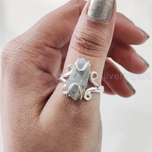 Anillo de Piedra Natural para Mujer, Anillo de Labradorita en Bruto, Anillo de Alambre Hippie Navideño, Anillo Hecho a Mano de Plata de Ley 925 - Product Image 2