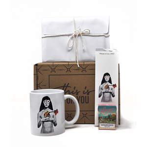 Coffret cadeau « Femme amoureuse » dans une boîte élégante - Art de la maison Collage sarcastique - Product Image 1