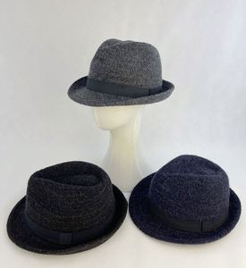 Chapeaux Bob en Laine Tricotés Personnalisés pour Femmes – Modèles Peintre Tendance et Colorés - Product Image 4