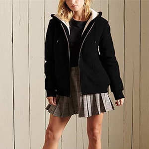 Ensemble décontracté 2 pièces pour femme : short au-dessus du genou et haut à manches courtes en tricot imprimé – Collection Printemps - Product Image 4