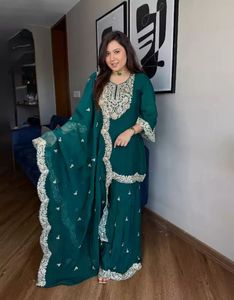 Mujeres de calidad superior que estilizan Salwar Kameez paquistaní con Dupatta para el desgaste del partido y de la boda disponible en los precios al por mayor - Product Image 1