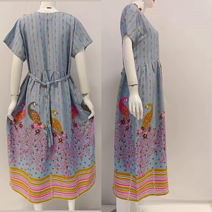 Vestido midi de rayón con cuello redondo y volantes, de manga corta, de alta calidad, de Chrysanta. - Product Image 5