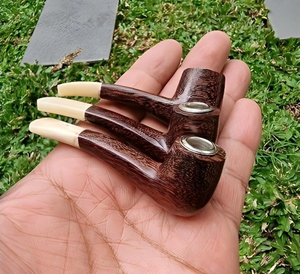 Pipa de Fumar de Madera Reutilizable y Ecológica, Hecha a Mano, Tipo Curvada, para Cigarros y Tabaco, con Artesanía Tradicional Moderna - Product Image 1