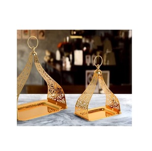 Plateau en métal de qualité supérieure pour le Ramadan, parfait pour accueillir plusieurs petits bols de collations lors des rassemblements d'Iftar à la maison - Product Image 1