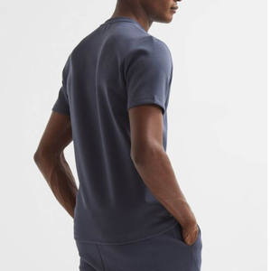 Camiseta básica de punto de gofres Camiseta con cuello redondo de ajuste estándar - Product Image 5