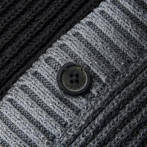 Cardigan à col en V pour hommes de haute qualité Design personnalisé dans un style décontracté multicolore avec logo privé Fabriqué en usine pour la saison d'automne - Product Image 3