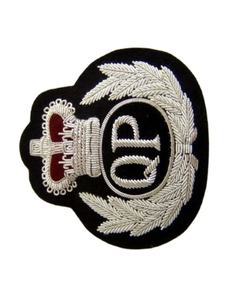 Patch d'insigne de broderie en fil et laine 100% personnalisé Utilisation extérieure légère pour les vêtements Queens Land Badges - Product Image 6