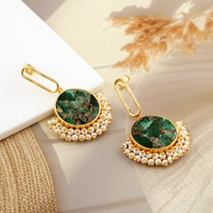 Mohave Esmeralda cobre turquesa pendiente alambre envuelto pequeña perla delicada diseñador declaración pendientes para mujer - Product Image 2