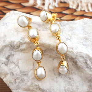 Boucles d'oreilles pendantes pendantes en perles d'eau douce authentiques pour femmes, légères, design minimaliste, vêtements de tous les jours. - Product Image 5