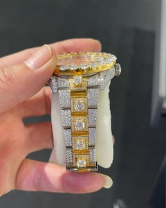 Suministro directo de fábrica personalizado totalmente de oro Moissanite Diamond Watch con esfera personalizada para hombres disponible a un precio asequible - Product Image 3