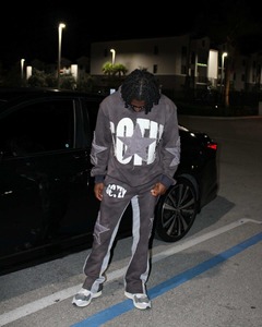 ชุดเสื้อฮู้ดดี้และกางเกงสเวตแพนท์สตรีทแวร์แบบสั่งทำพิเศษสำหรับผู้ชายจาก Bomery ลายปักแบบแอคิดวอช ย้อมสีแบบ Garment Dyed เสื้อฮู้ดดี้ครอป - Product Image 6