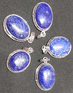 Joyería de piedras preciosas para niños de latón de estilo clásico al por mayor, lapislázuli de grado AAA, colgante azul de tres piedras, bisel de cristales - Product Image 2