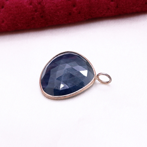 Acheter Pendentif en forme de trillion de saphir bleu naturel en argent sterling 925 massif bijoux pour femmes faits à la main pour la vente en gros - Product Image 2