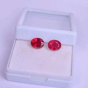 Perles de verre rondes multicolores de haute qualité pour la fabrication de colliers dans un emballage en boîte - Product Image 1