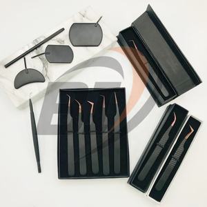 Pince à cils en acier durable noir pointu professionnel avec extensions de marque privée personnalisables en or rose - Product Image 1