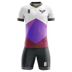 Vente en gros Nouvel arrivage 100% Polyester Vêtements de football Ensembles d'équipe respirants Logo personnalisé Fabriqué en usine Conception OEM Nouveaux uniformes de football - Product Image 6