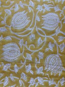 ผ้าฝ้ายพิมพ์ลายดอกไม้สีเหลืองมัสตาร์ดและสีขาว ลายเถาวัลย์ พิมพ์ด้วยมือ งานฝีมือดั้งเดิม - Product Image 4