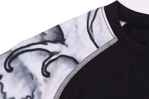 เสื้อแรชการ์ดผู้ชาย ดีไซน์ยอดเยี่ยม ราคาประหยัด ผลิตจากโพลีเอสเตอร์ 100% รับสั่งทำตามขนาดพิเศษ สวมใส่สบาย ระบายอากาศได้ดี เนื้อผ้านุ่ม - Product Image 3