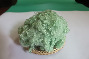 100% reciclado 15D verde hueco conjugado 100% fibra cortada de poliéster para rellenar colchones juguetes mantas de bajo impacto - Product Image 4