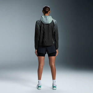 Chaqueta cortavientos Softshell personalizable para mujer, resistente al viento, duradera, tiras reflectantes, OEM/ODM disponible - Product Image 2