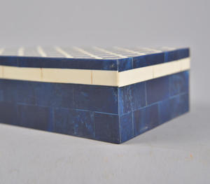 Boîte à bijoux artisanale en os bleu avec motif géométrique blanc en treillis, boîte de rangement rectangulaire en bois, organisateur de souvenirs de luxe - Product Image 2