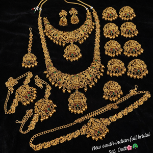 Juego de Joyería Nupcial Tradicional del Sur de la India de Súper Calidad con Diseño Floral, Zirconia y Baño de Oro, Joyería Étnica para Bodas - Product Image 2