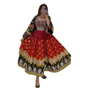 Afghan Kuchi Vestido de novia Ropa rosa y borlas multicolores Kuchi Vestido de novia Tribal Vestido afgano - Product Image 1