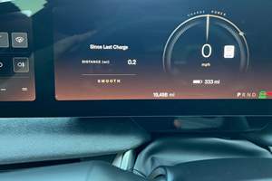 Lucid Air Dream Edition Performance 2022, Rojo Zenith, 1,111 CV, Tracción de Motor Dual, Vehículo de Nueva Energía Altamente Equipado, Fabricado en Arabia Saudita - Product Image 2