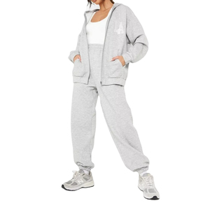 Ropa de calle OEM, chándal rojo con cremallera para mujer, venta al por mayor, conjunto de pantalones de dos piezas, logotipo personalizado, chándales holgados de gran tamaño con cremallera para correr - Product Image 1