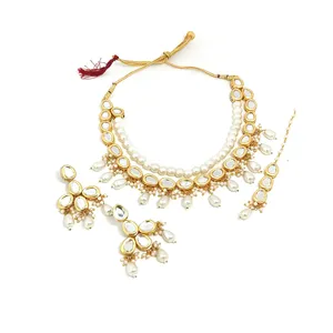 Conjunto de Joyería Nupcial Kundan con Perlas Blancas, Chapado en Oro Vintage de 18K, Joyería de Boda Vintage para Damas con Circonita y Baño de Oro - Product Image 4