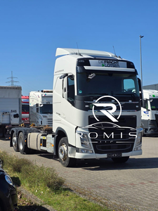 Camion Trattore Usato Volvo FH 500 Bianco 6x4 AMT 2020, Diesel Euro 6 per Trasporto Logistico, 251-350 CV, Capacità di Carico 21-30 Tonnellate - Product Image 4