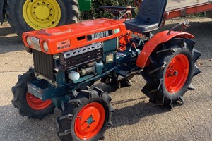 รถแทรกเตอร์ Kubota B7000 ขับเคลื่อน 4 ล้อ สภาพดีเยี่ยม เครื่องยนต์ดีเซล 16 แรงม้า เพลา PTO เกียร์สูง-ต่ำ รุ่นที่นิยมมาก - Product Image 2