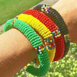 Pulsera bordada con cuentas multicolor hecha a mano, artesanía MD elegante de calidad perfecta para ocasiones de fiesta - Product Image 5