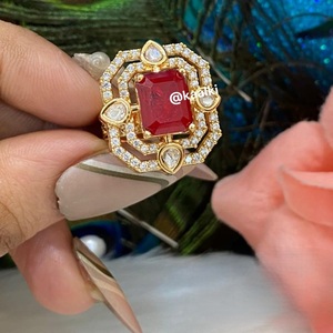 Anillo Kundan especial para boda para mujer, espejo brillante, belleza en latón para uso tradicional para bodas y fiestas de compromiso - Product Image 1