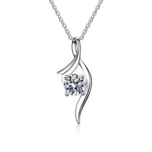 Collier pendentif en argent sterling 925 classique à quatre griffes, solitaire en moissanite de 1 carat, chaîne torsadée en or blanc/jaune/rose - Product Image 1