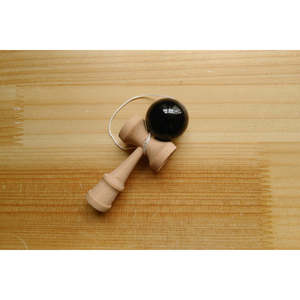 Juguete Clásico de Madera Kendama: Desarrolla la Coordinación y la Concentración - Product Image 3