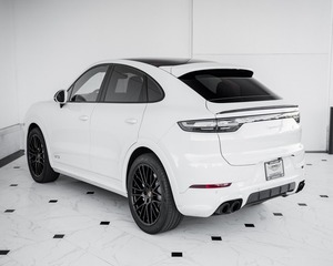 Cayenne GTS Coupé 2021 d'occasion en bon état, V8 biturbo, transmission intégrale, à vendre, exportations mondiales - Product Image 3